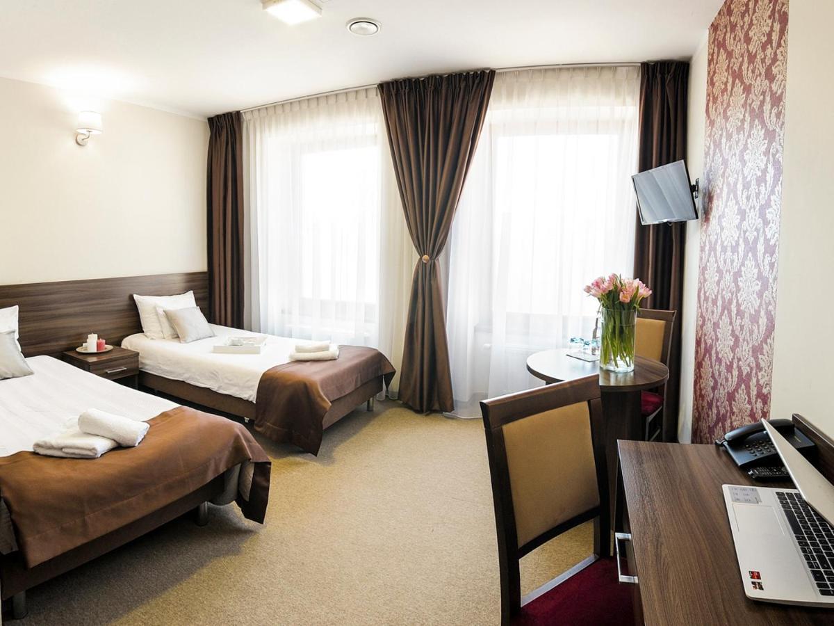 Hotel Dabrowski ออชเวียนชิม ภายนอก รูปภาพ