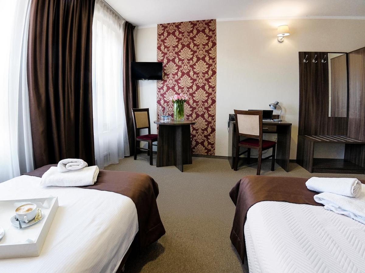 Hotel Dabrowski ออชเวียนชิม ภายนอก รูปภาพ