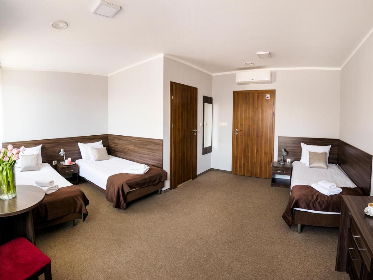 Hotel Dabrowski ออชเวียนชิม ภายนอก รูปภาพ