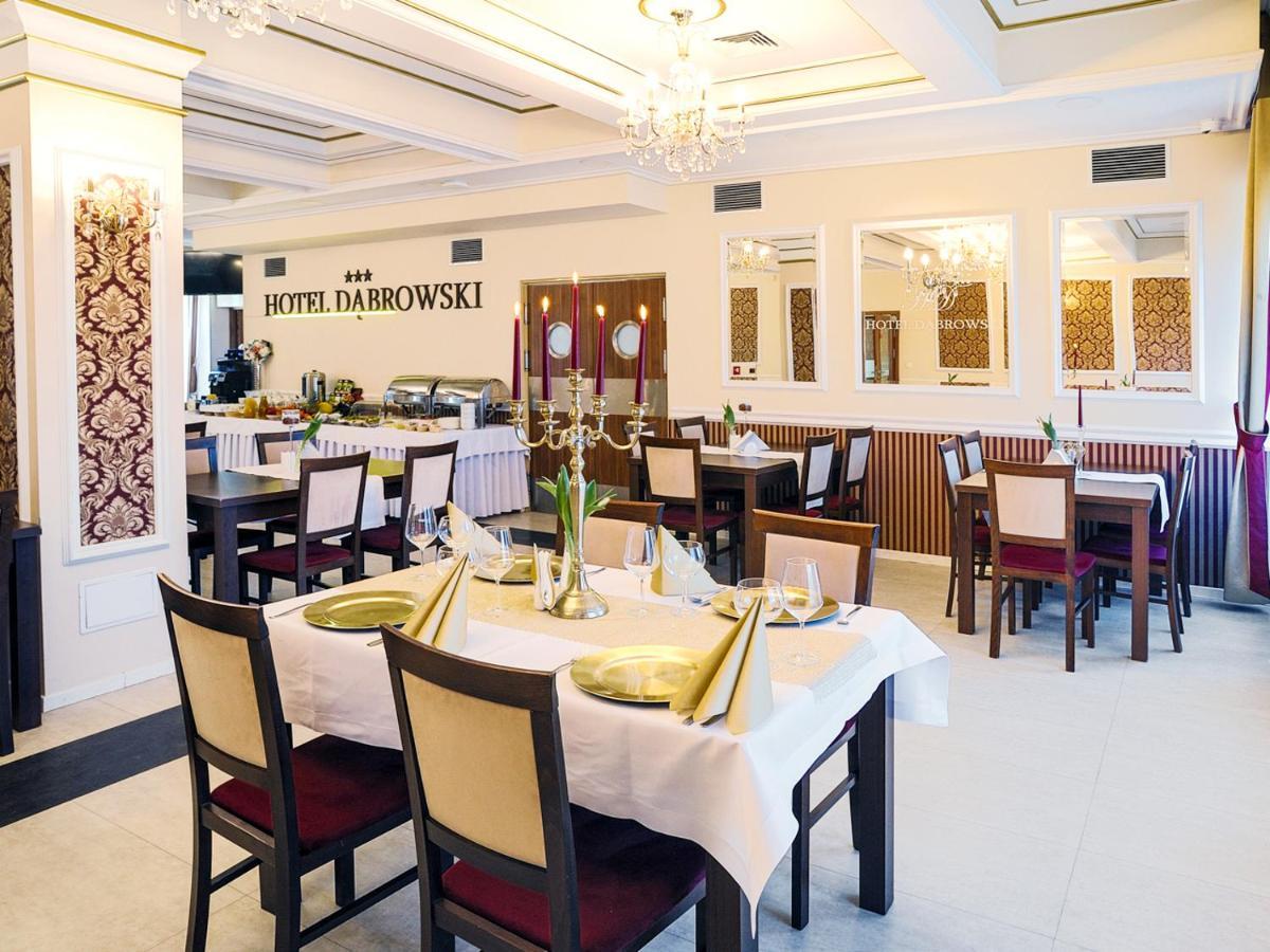 Hotel Dabrowski ออชเวียนชิม ภายนอก รูปภาพ