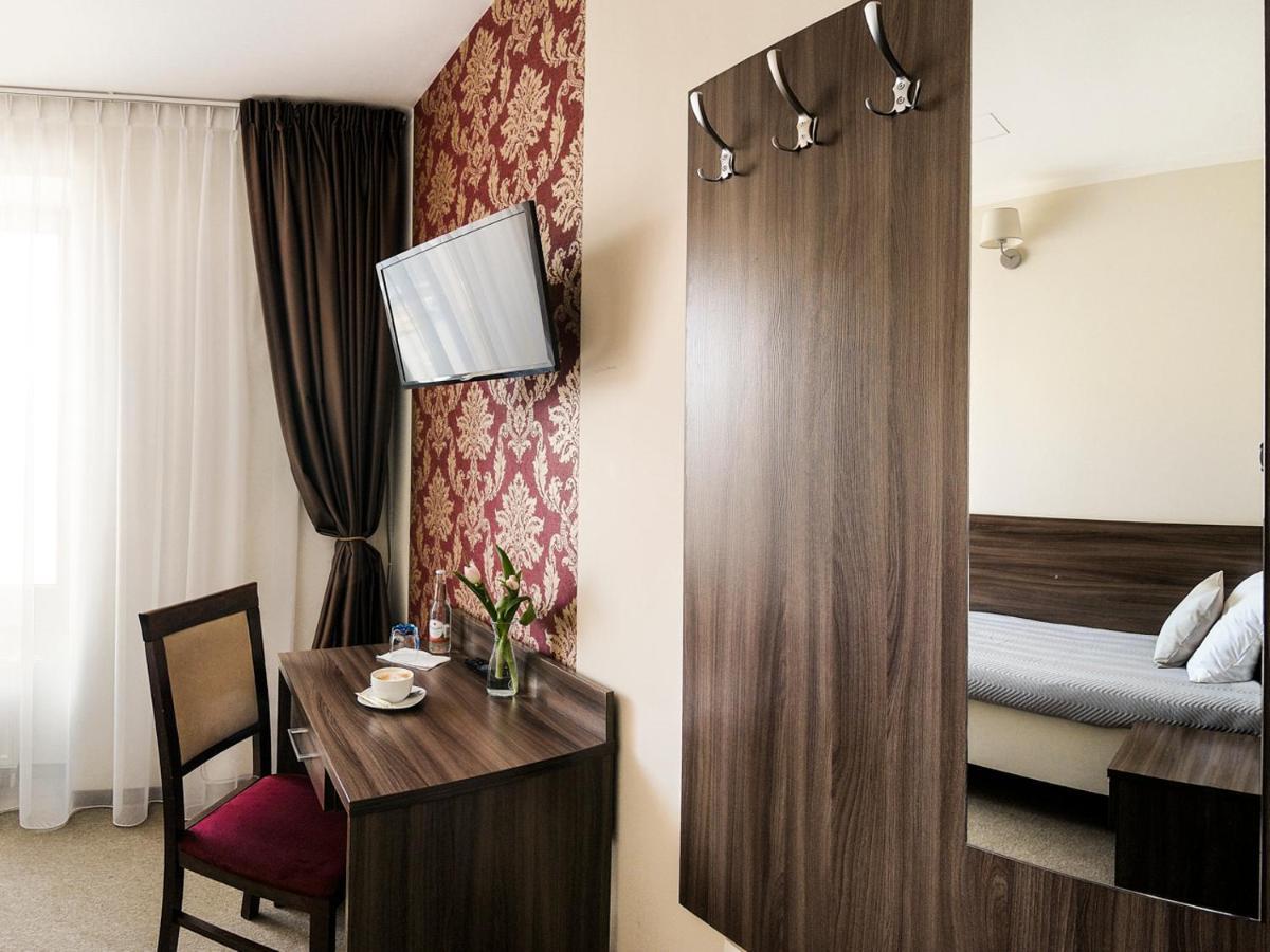 Hotel Dabrowski ออชเวียนชิม ภายนอก รูปภาพ