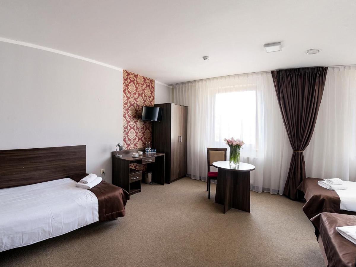 Hotel Dabrowski ออชเวียนชิม ภายนอก รูปภาพ